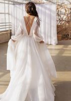 Wholesale Elegant Beach Wedding Dresses Bohemian Bridal Gowns Boat Neck Long Sleeve Cross Straps Backless A Line Sweep Trail Vestidos De Noiva