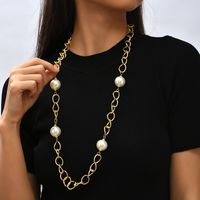 Wholesale Simple Fashion Ladies White Big Pearl Gold Color Metal Aluminium Alloy Chain Chunky Necklaces For Women Sweater Chain Jewelry