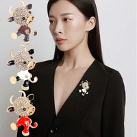 Wholesale Pins Brooches Chinese Bull Year Design Fashion Animal Pin Brooch Party Good Gift Rhinestone Cute Enamel Milk Cow For Women