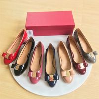 Wholesale Designer Dress Shoes Ladies High Heels Round Toe Leather Flat Sandals Bow Decorate Stilettos Party Wedding Set of Mouth Shoe Ballet Loafers Size