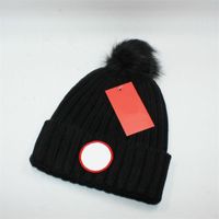 Wholesale Women Men Pompom Warm Skull Caps Winter Knitted Solid Beanie Hats Stylish Street Casual Designer Cap
