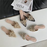 Wholesale Sandals Female pearl straps designer crutches woman shoes pointed to lace luxury slides flat heels slippers U7J