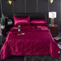 Wholesale 30 Summer Blanket Ice Silk Air Conditioner Quilt Luxury Embossing Plaid Sofa Throws Down Cotton Fill Couple Bed Quilt Bedcover