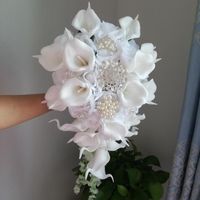 Wholesale Wedding Flowers White Colour Artificial Silk Roses With Calla Lily Bride Flower Diamond Cascading Bouquet Ramo De Novia Cascada