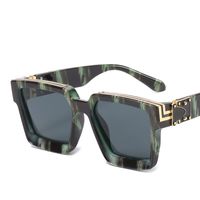 Wholesale European and American fashion trend large frame sunglasses green liner model with sunglasses cross abiding trade street shooting glasses