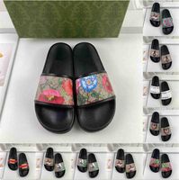 Wholesale 2022 Designer Men Women Slippers Rubber Slides Sandal Flat Blooms Strawberry Tiger Bees Green Red White Shoes Beach Outdoor Flower Flip Flops With Box