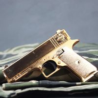 Wholesale Beretta Colt Desert Eagle Glock Toy Gun Model Mini Alloy Pistol Gold For Adults Collection Boys Gifts