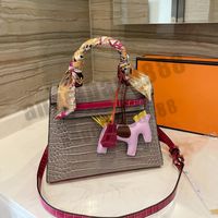 Wholesale Luxury Designer Brand Fashion Shoulder lady Bags Handbags High Quality Women chains letter mobile phone temperment bag wallet crossbody Metallic totes mother