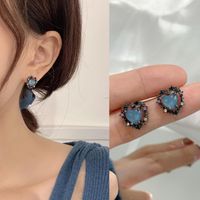 Wholesale Stud Fashion Vintage Blue Heart Zircon Crystal Earrings For Women Simple Luxury Small Ear Earring Jewelry Accessories