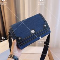 Wholesale Vintage fashion bucket bag jute and cotton blend material classic elements simple style super capacity four seasons necessary shoulder bags