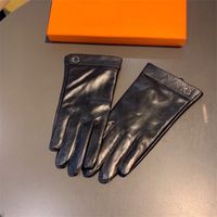 Wholesale Women Touch Screen Designer Gloves Fashion Thicken Velvet Female Mittens Birthday Gift for Girls Leather Glove