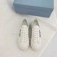 Wholesale 2021 designer casual shoes thick soled sponge cake sneakers Classic black and white joker running canvas