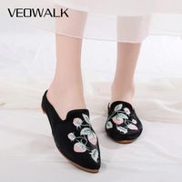 Wholesale Veowalk Women Velvet Cotton Fabric Flat Mules Comfortable Pointed Toe Slippers Chinese Flowers Embroidered Shoes For Ladies