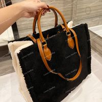 Wholesale 21Ss Autumn Winter Go It Shopping Bags Lambswool Old Flower Top Handle Totes Strap Cross Body Large Capacity Street Two tone Twist L Famous Designer Luxury_handbag C