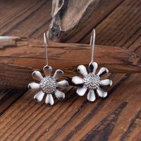 Wholesale Classic Alloy Sunflower Small Daisy Dangle Earrings Women Silver Color Earring Prom Party Jewelry Chandelier