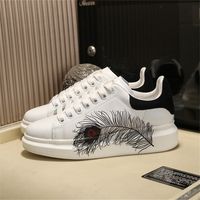 Wholesale Graffiti Style Designers Men Women Casual Shoes White Smooth Calfskin Sneakers Lace Up Flat Trainers With Original Box Breathable Comfortable Wide Shoelace