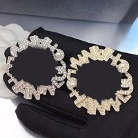 Wholesale 22ss color Brand Designer Women Brooches Small Sweet Wind K Gold Plated Copper Crystal Rhinestone Pearl Letters Suit Pins Party Specifications