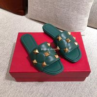 Wholesale 2021ss Fashion trend women sandals flat slippers flip flops beach indoor outdoor breathable shoes summer rivets slippers colors Lazy men s