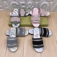 Wholesale 2021 Designer Leather Kids Girl Sandals Summer Flat Slipper fashion beach Cute Printed Letters slippers with box