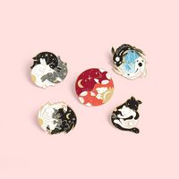 Wholesale Yoga Yinyang Brooches Pins Enamel Animal Hug Cat Dragon Fox Brooch Lapel Pin Top Bags Badge for Women Men Fashion Jewelry