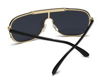 Wholesale Lens Luxury Medusa Gold Oversized Metal Square Frame Sunglasses Designer Eyewear Mand Anti UV400 Material Plated Glasses VE21 Fjvt