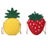Wholesale Cute Pine Strawberry Shape Shoulder Mini Chain Crossbody Bag for Women Satchel Purse Handbag J60d