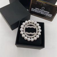 Wholesale Pearl Diamond Circularity Brooch Designer Women Jewelry Luxury Elegant Brooches Womens Brooch Pins Men Mens Gift Fashion Brosche D2111032HL