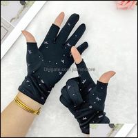 Wholesale Five Fingers Gloves Mittens Hats Scarves Fashion Accessories Women Two Finger Exposed Writing Games Play Phone Fingerless Half Goes Drivi