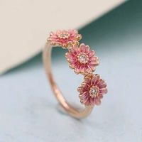 Wholesale Korean Style Pink Daisy Flower Elegant Rings Women Romantic Wedding Party Engagement Finger Rings Statement Jewelry Girls Gift