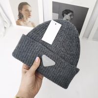 Wholesale 17 colors Knitted Beanies Skull Caps for Men and Women Autumn Winter Warm Thick Wool Designer Metal Triangle style Hat Couple Lovers Fashion Street Hats