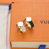 Wholesale Classic designer Fashion ring couples design love four leaf clover k gold jewellery golden finger Rings stainless men women lovers gift