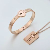 Wholesale Luxury designer Bracelet Jewelry Necklace Couple Sets Women Men Heart Shape Concentric Lock Key Titanium Steel Stainless