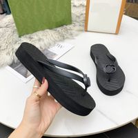 Wholesale Luxury Designer fashion trendy women slippers V shaped flip flops bright colors comfortable and wear resistant size