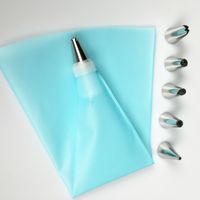 Wholesale 8 Set Silicone Kitchen Bakeware Accessories Icing Piping Cream Pastry Bag Stainless Steel Nozzle Set DIY Cake Decorating Tips Set Q2
