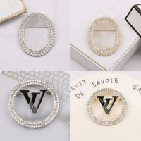 Wholesale 20colors Classic Brand Designer Double Letter Gold Silver Multicolor Pearl Brooch Women Pearl Rhinestone Letter Brooch Suit Pin Fashion Jewelry Accessories