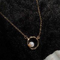 Wholesale Elegant fashion exquisite ladies zinc alloy clavicle round pearl pendant casual party geometric gold necklace jewelry