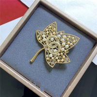 Wholesale 2021 new baroque Chinese style pearl brooch leaf maple leaf brooch sweater shirt suit accessories