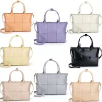 Wholesale 2021 Fashion Evening Dinner Classic Handbag Leather Mini Ladies Bags Woven Factory Outlet Dmnnq