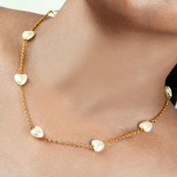 Wholesale Unique Light Yellow Gold Color Stackable Love Heart Imitation Pearl Pendant Choker Necklace Romantic Jewelry Necklaces