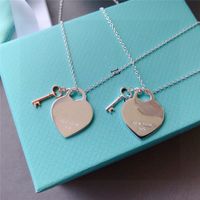 Wholesale Pendant Necklaces For Women Designer Classic Womens Love Heart Necklace Gold Silver Key Chain Letter T Luxury Jewelry Party Gift Fashion
