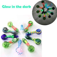 Wholesale 4 Inch Glow In The Dark Heady Glass Smoking Pipes Art Spoon Scorpion Luminous Hand Pipe Oil Burner Smoking Accessories