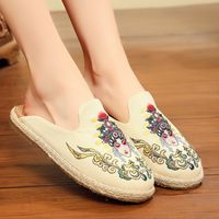 Wholesale 2021 designers sandals casual Facebook social people womens shoes old Beijing Mu Guiying commanding embroidery cotton and linen ethnic cloth