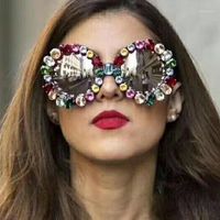 Wholesale Sunglasses Fashion Brand Designer Women Diamond Crystal Round High Quality Pretty Mirror Female