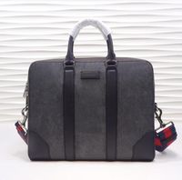 Wholesale Top Quality Classic Real Leathe Briefcases Fashion Business trip Document Outdoor Men Messenger bag handbag