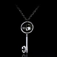 Wholesale Pendant Necklaces HANCHANG Jewelry Classic Movie Evil Queen Skeleton Skull Key Necklace Universal For Women Gifts