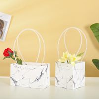 Wholesale Marble Pattern Waterproof Boxes Packaging Flowers Paper Bags With Handle For Wedding Party Gifts Florist Bouquet Flower Gift Wrap