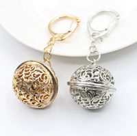 Wholesale Luxury Gold Silver Hollow Ball Keychain Big Size Jingle Bell Keyrings Hollow Flower Alloy Key Rings Jewelry Accessories Christmas Gift