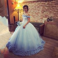 Wholesale Charming Unique Boat Neck Princess Flowers Quinceanera Dresses Tiered Sleeveless Ball Gowns for Years Vestidos De Custom