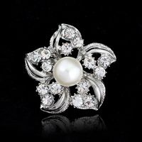 Wholesale Silver Tone Big Pearl Flower Brooch Clear Rhinestone Crystal Flower Bridal Jewelry Small Brooches Pins Prom Party Gift Wedding Cosrage
