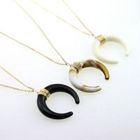Wholesale Crescent Moon Pendant Necklaces Clavicle Chain Necklace Jewelry for Women Ivory Shaped Alloy Pendants Colors
